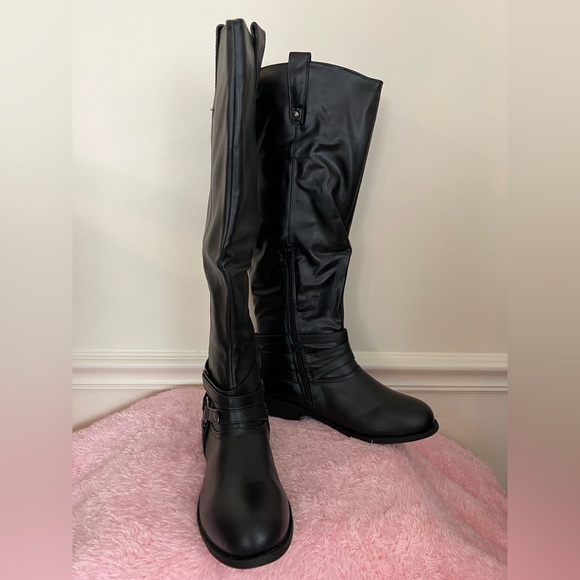 Journee Collection Women's Black Knee-High Boots - Picture 3 of 11
